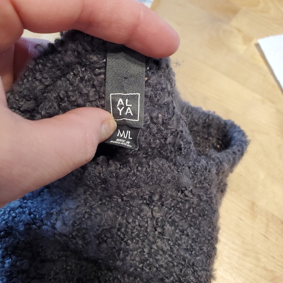 Chunky knit poncho from Francesca's - Picture 3 of 3